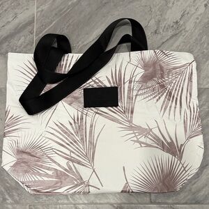 NWOT Aloha Day Tripper Palms Rose Gold White Black Tote and Pouch